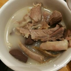 成都味道必嘗 肖仙仙羊肉湯三官堂總店的“仙仙精品羊肉湯”真相當大